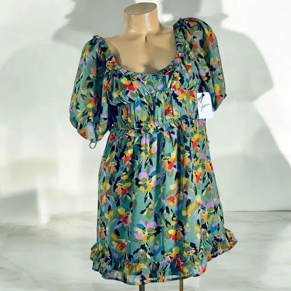NWT Full Circle Trends Sz L Floral Ruffle Cap Sleeve Beautiful Mini Dress